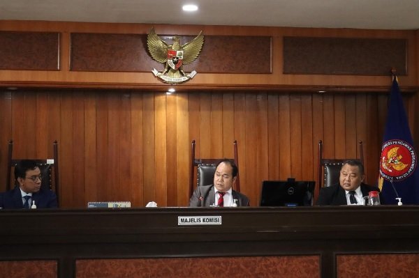 Sidang Komisi Pengawas Persaingan Usaha (KPPU) terkait pelanggaran kemitraan antara Koperasi Amanah dan PT. Hardaya Inti Plantations.